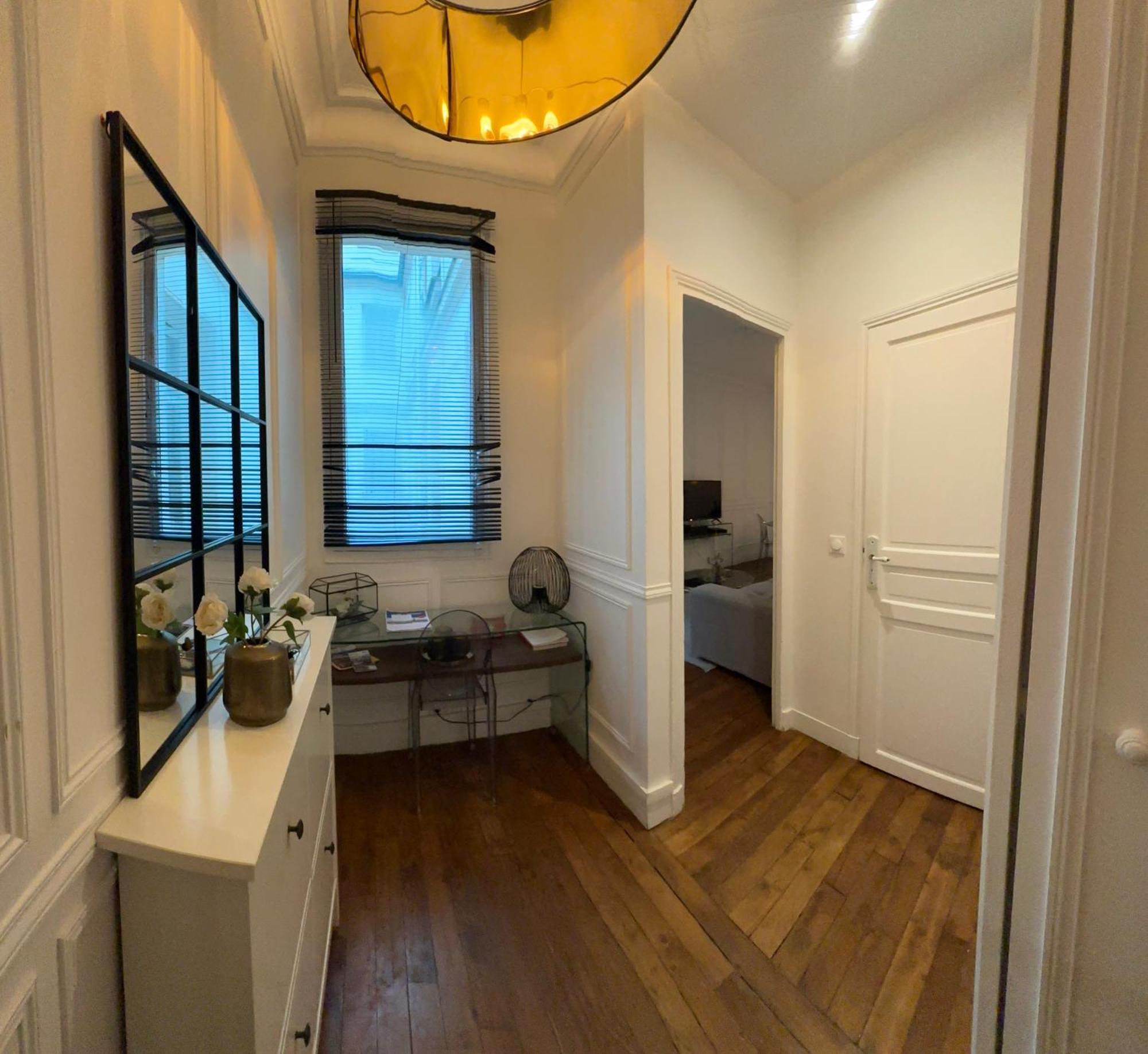 Prestige A Luxe, Calme Et Proche Tour Eiffel Et Champs-elysees * Parijs